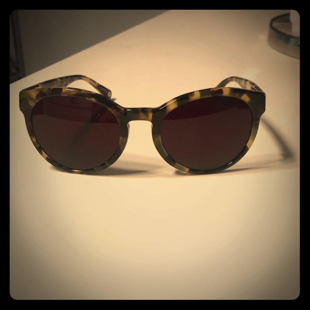 Coach Tortoise Sunglasses w/ case